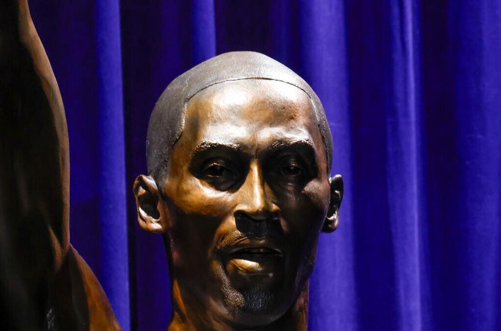 Kobe Statue