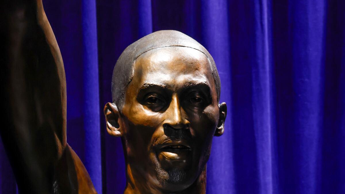 Kobe Statue